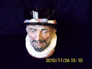 Royal Doulton Character Jug Beefeater No D6206 1946  