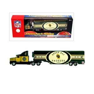   Green Bay Packers   1:64 Die Cast Throwback Transporter: Toys & Games