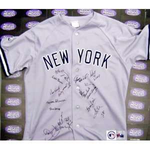 New York Yankees Autographed Jersey (18 Signatures) Ron Guidry, Bucky 