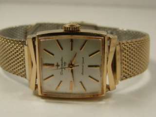  VERY NICE AND CLEAN CLASSIC LADY SEIKOMATIC WATCH. RUNS STRONG 