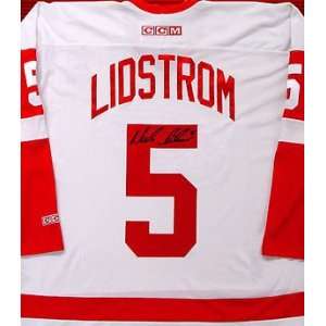 Nicklas Lidstrom Memorabilia Signed Replica Hockey Jersey:  