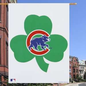 Chicago Cubs 27 x 37 Team Logo Shamrock Flag:  Sports 