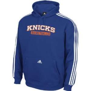  New York Knicks adidas 3 Stripe Hooded Sweatshirt: Sports 
