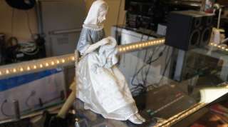 RARE PIECE OF LLADRO LADY SITTING DOWN SEWING.HAND MADE IN SPAIN. NO 