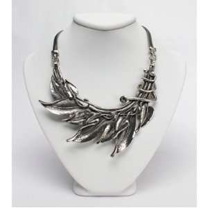 Petal Thorn Jewelry Crowned with Laurels Laurencia Necklace:  