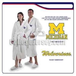  Michigan Wolverines Terry Cloth Robe Memorabilia. Sports 