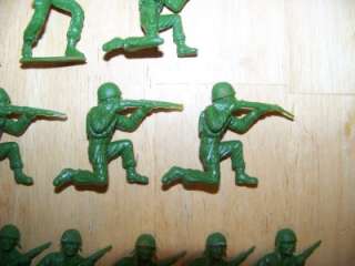   34 Vintage Plastic Dark Green Army Men Figures MPC Toy Soldiers 1970s