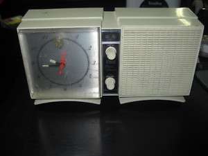 VIntage Arvin Transistor Radio Model 57R00 27  