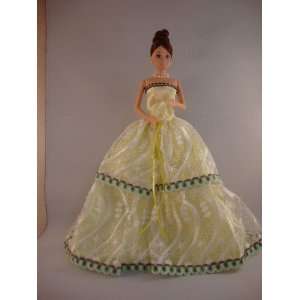   Lace Gown with Great Details Made to Fit the Barbie Doll Toys & Games