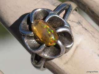 VINTAGE MEXICAN STERLING SLVER & BRIGHT FIRE JELLY OPAL RING  