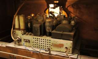 Vintage 1930   1940’s Philco AM Tube Radio Cabinet  