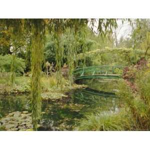  Water Garden and Bridge, Monets Garden, Giverny, Haute 